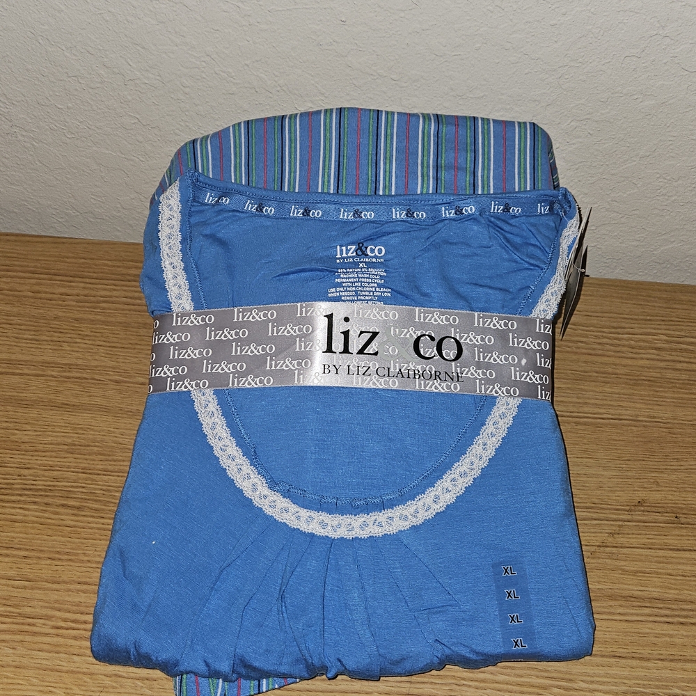 Liz & Co. women's short sleeve capri pajama set. NWT. Size XL.